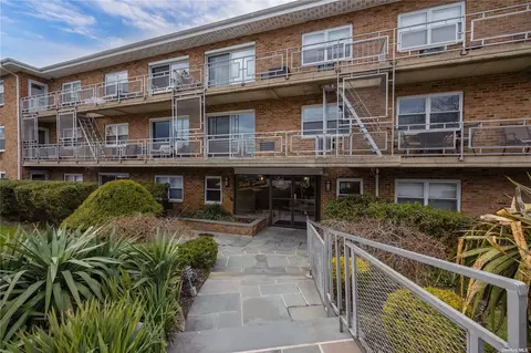 90 S Park Ave #B9, Rockville Centre, NY 11570