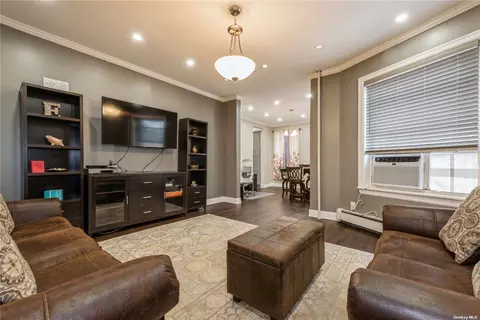 42-14 Union St #3E, Flushing, NY 11355