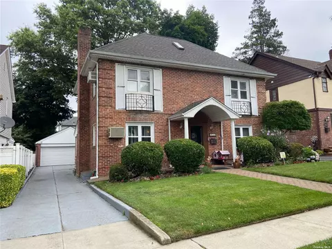79-15 208th St, Oakland Gardens, NY 11364