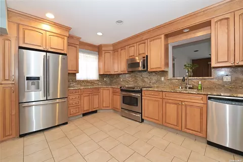 80-19 192nd St, Jamaica Estates, NY 11432