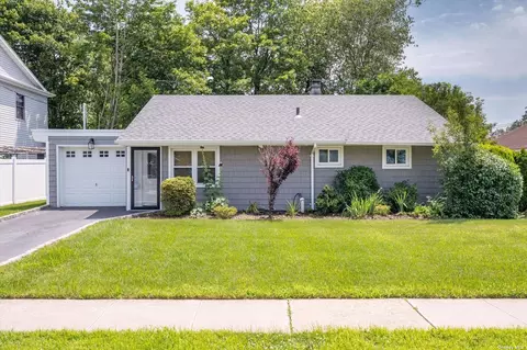 53 W Millpage Dr, Bethpage, NY 11714