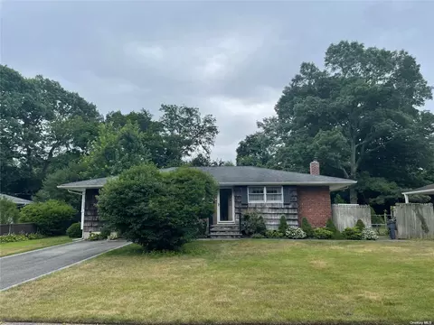 53 Fisher Rd, Commack, NY 11725