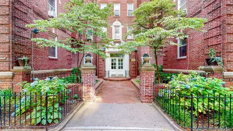 34-44 82nd St #1C, Jackson Heights, NY 11372