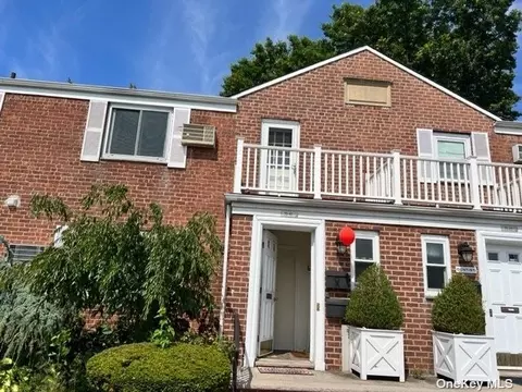 75-41 260 St #UPPER, Glen Oaks, NY 11004