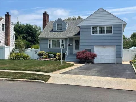 1293 Allen Dr, Seaford, NY 11783