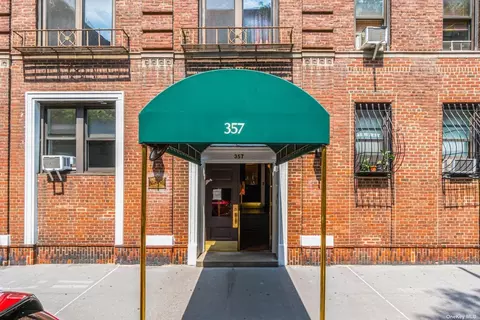 357 W 55th St #1B, New York, NY 10019