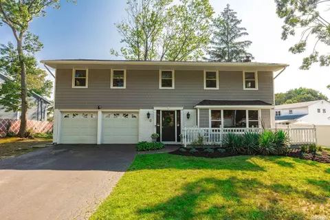 4 Rosanne Ct, Nesconset, NY 11767