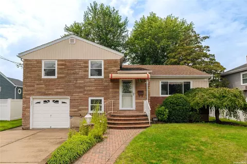 466 Grand Blvd, Massapequa Park, NY 11762
