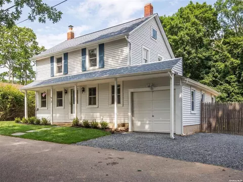 3 Rosewell Ave, Shoreham, NY 11786