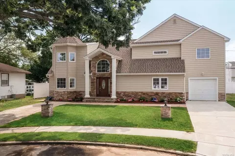 1634 Carla Ln, East Meadow, NY 11554