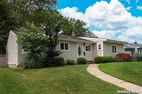 3 Abbey Ct, Plainview, NY 11803
