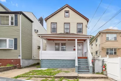 812 College Point Blvd, College Point, NY 11356