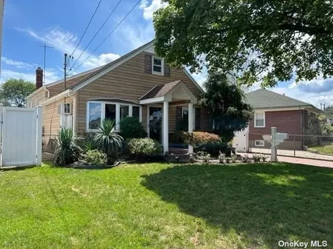 139 Perkins Ave, Oceanside, NY 11572