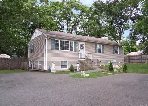 951 Old Town Rd, Coram, NY 11727