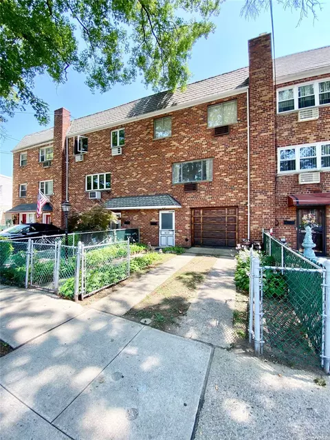 60-39 69th St, Maspeth, NY 11378