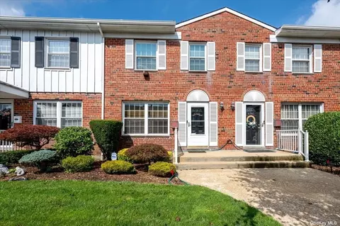 676 Front St #D, Hempstead, NY 11550