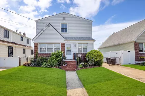 59 11th Ave, Mineola, NY 11501