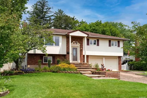 84 Harvest Ln, Commack, NY 11725