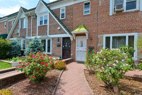 82-63 61 Rd, Middle Village, NY 11379