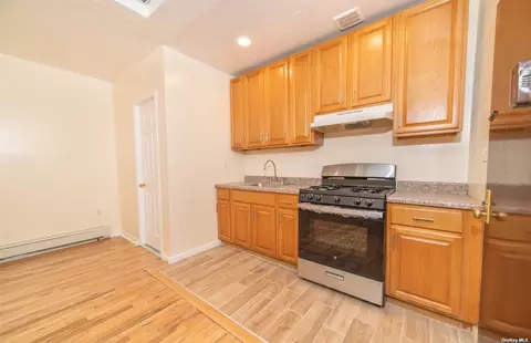 104-09 177th St, Jamaica, NY 11433