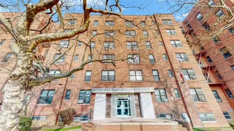 84-31 Van Wyck Expwy #2H, Briarwood, NY 11435