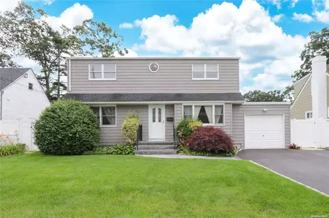 34 Abbey St, Massapequa Park, NY 11762