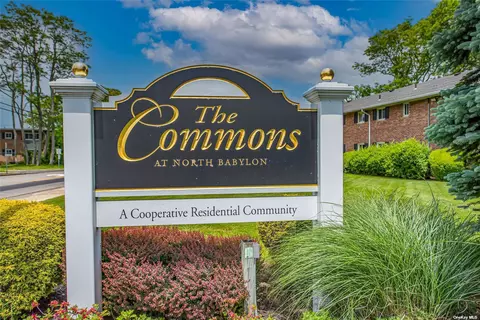 11 Edmunton Dr #E4, North Babylon, NY 11703