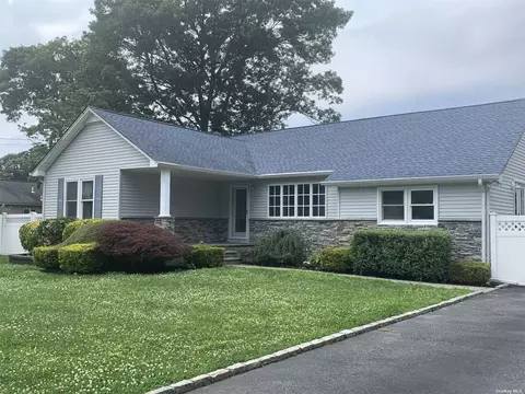 161 Pawnee Ave, Mastic, NY 11950