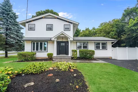 44 Sagamore St, Plainview, NY 11803