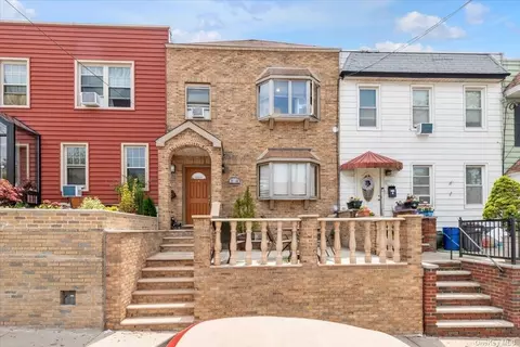 61-46 56th St, Maspeth, NY 11378