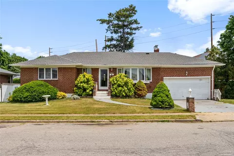 3883 Green Pl, Bethpage, NY 11714