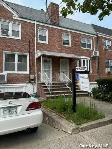 89-44 220th St, Queens Village, NY 11427