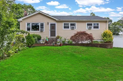 110 Ohls St, Patchogue, NY 11772