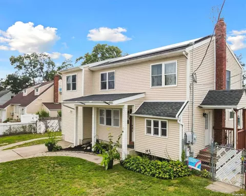 400 Saint Johns St, Central Islip, NY 11722