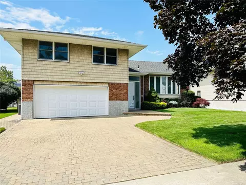 619 Michelle Pl, Valley Stream, NY 11581