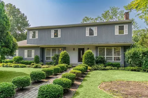 2 Regency Ct, Nesconset, NY 11767