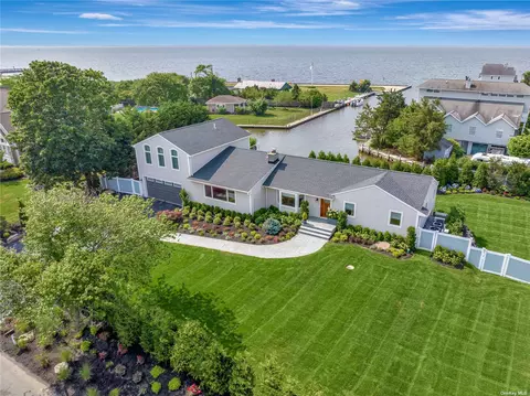 18 Matilda Ct, Bayport, NY 11705