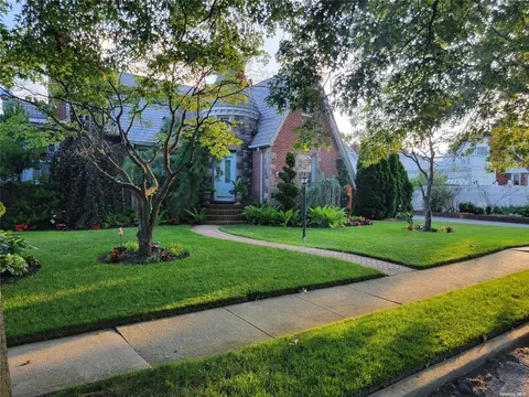 115 Oliver Ave, Valley Stream, NY 11580