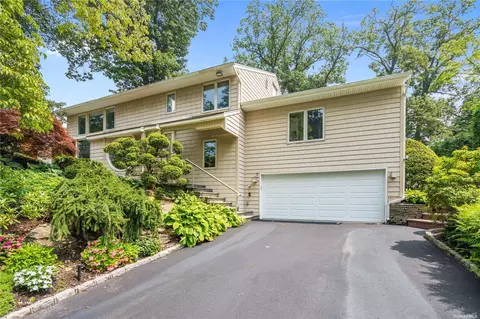 3 The Tulips, Roslyn, NY 11576