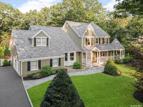 17 S Equestrian Ct, Hauppauge, NY 11788