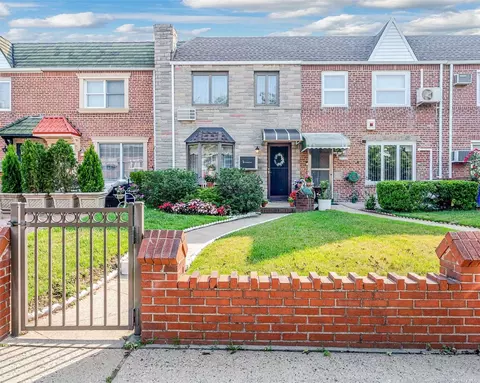 61-55 78th St, Middle Village, NY 11379