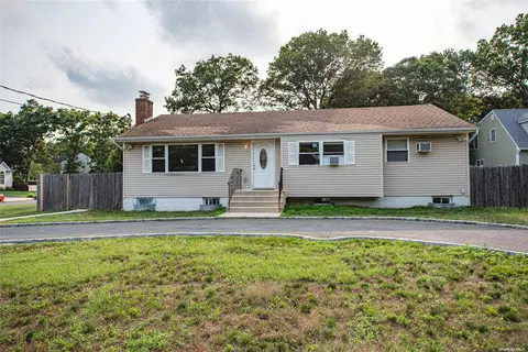 124 Horseblock Rd, Centereach, NY 11720
