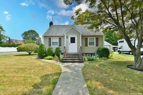 701 Hughes St, Bellmore, NY 11710
