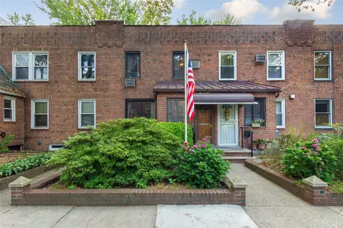 39-24 45th St, Sunnyside, NY 11104