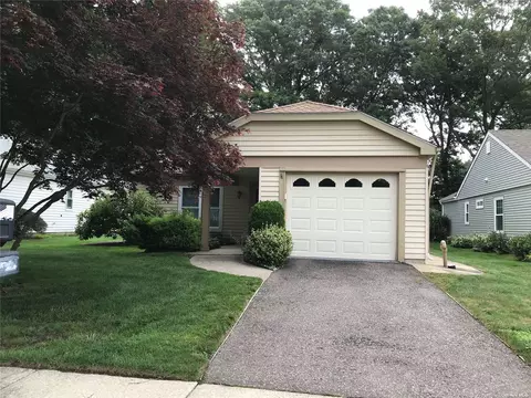 265 Edinburgh Dr #265, Ridge, NY 11961
