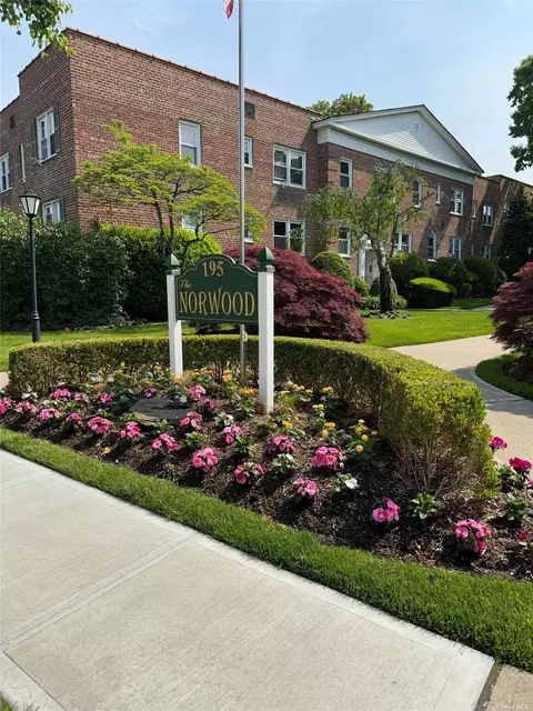 195 N Village Ave #25H, Rockville Centre, NY 11570