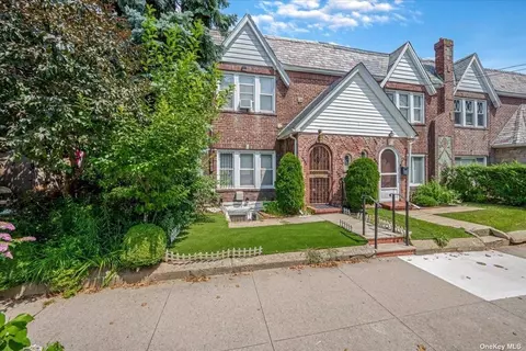 222-05 Edmore Ave, Queens Village, NY 11428