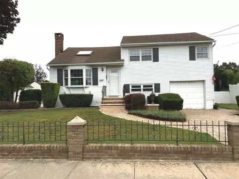297 N Virginia Ave, Massapequa, NY 11758