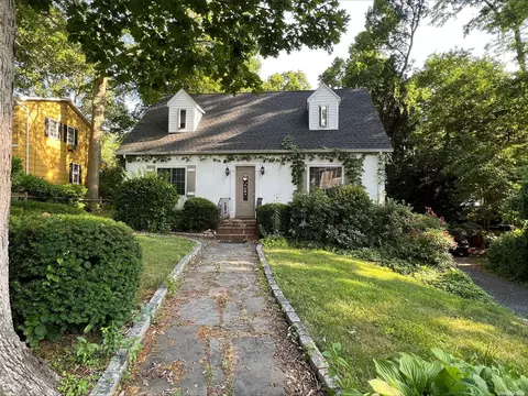 22 Horton Dr, Huntington Station, NY 11746