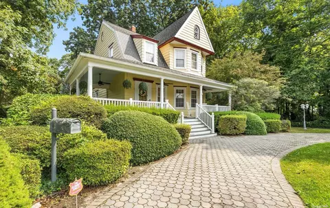 140 Avon Pl, Amityville, NY 11701